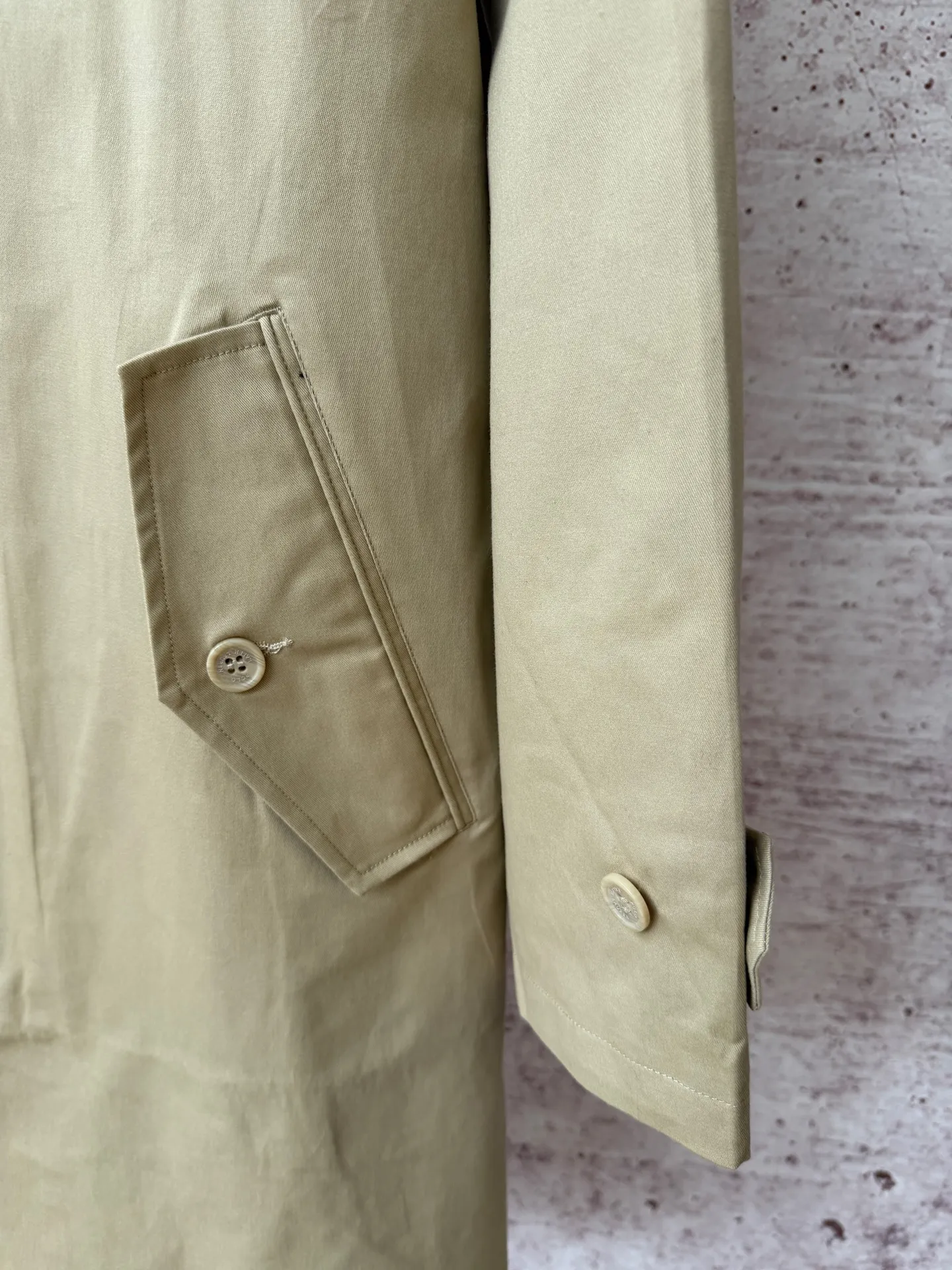 P530 Ralph Lauren autumn unisex long windbreaker jacket, pure cotton twill fabric, with plaid lining inside, customized hardware accessories, fine workmanship, loose fit for both men and women, full of temperament on the upper body, and the split hem design adds to the style.